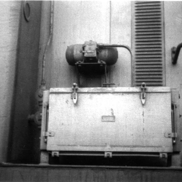 RS-3 cab signal box detail, side view.