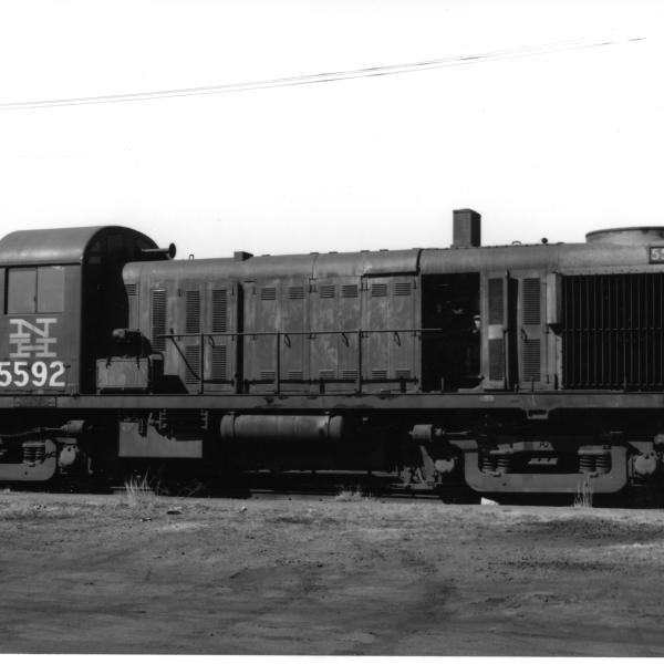 RS-3 #5592, ex-NH #553