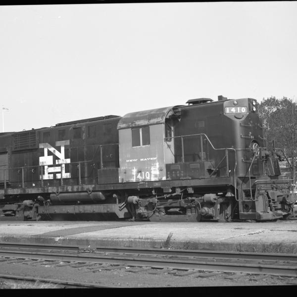 Engineer's side view of RS-11 #1410 with RS-3 #553 south of station in Waterbury, CT
